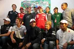 Foto zur News: Gruppenfoto um Jubilar Rubens Barrichello (Williams)