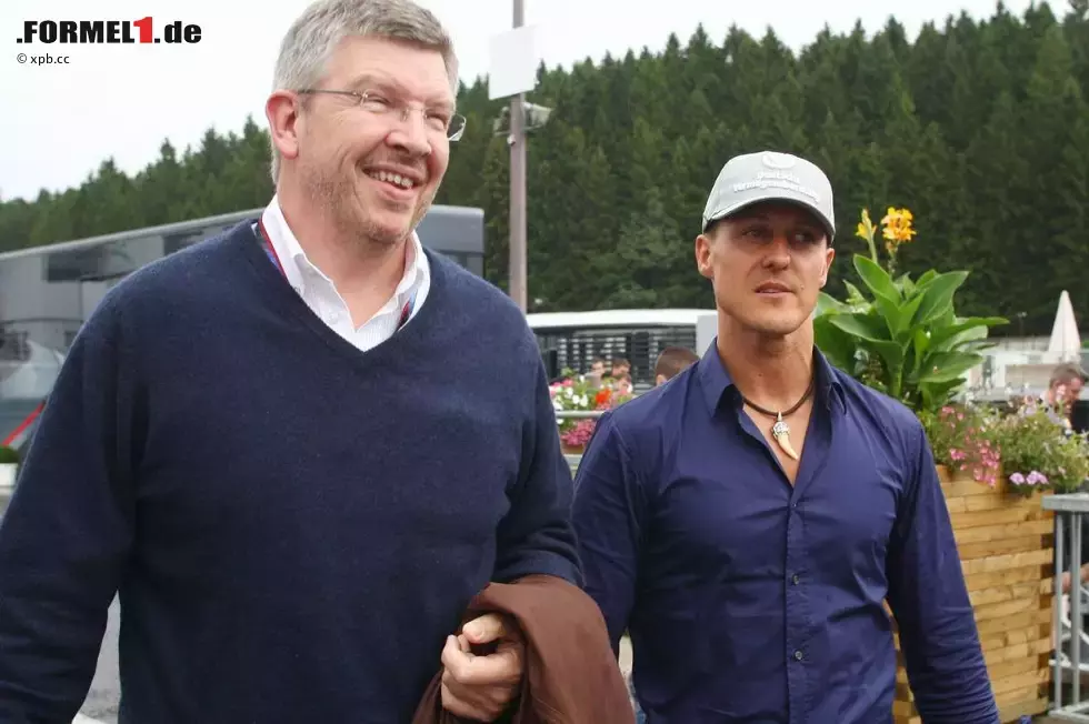 Foto zur News: Ross Brawn (Teamchef) und Michael Schumacher (Mercedes)