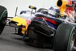 Foto zur News: Jenson Button (McLaren) Sebastian Vettel (Red Bull)