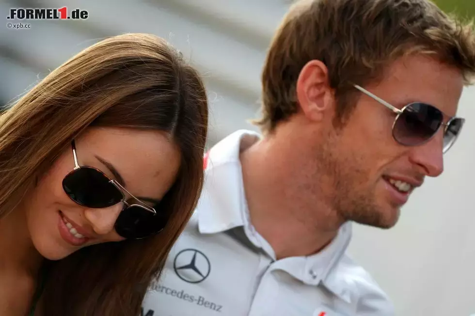 Foto zur News: Jenson Button (McLaren) mit Freundin Jessica Michibata