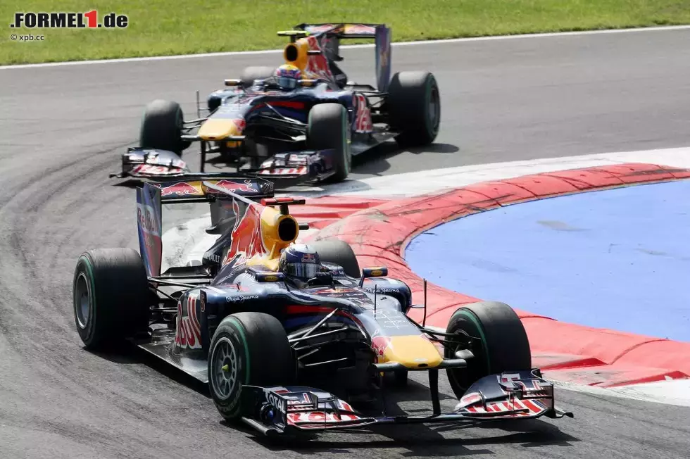 Foto zur News: Sebastian Vettel (Red Bull) und Mark Webber (Red Bull)