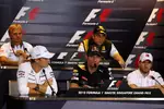 Foto zur News: Pressekonferenz in Singapur, oben: Heikki Kovalainen (Lotus) und Vitaly Petrov (Renault); unten: Nico Rosberg (Mercedes), Mark Webber (Red Bull) und Nick Heidfeld (Sauber)