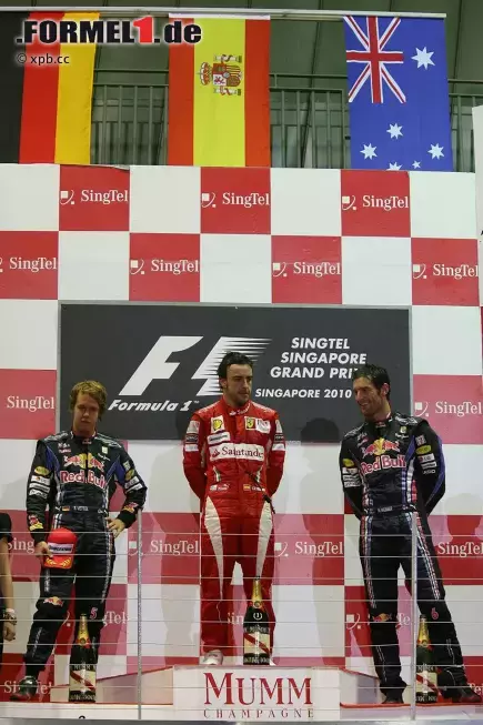 Foto zur News: Sebastian Vettel (Red Bull), Fernando Alonso (Ferrari) und Mark Webber (Red Bull)