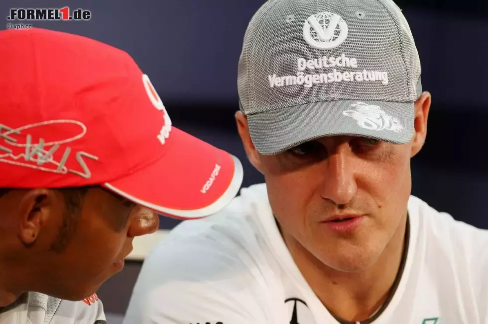 Foto zur News: Michael Schumacher (Mercedes) Lewis Hamilton (McLaren)