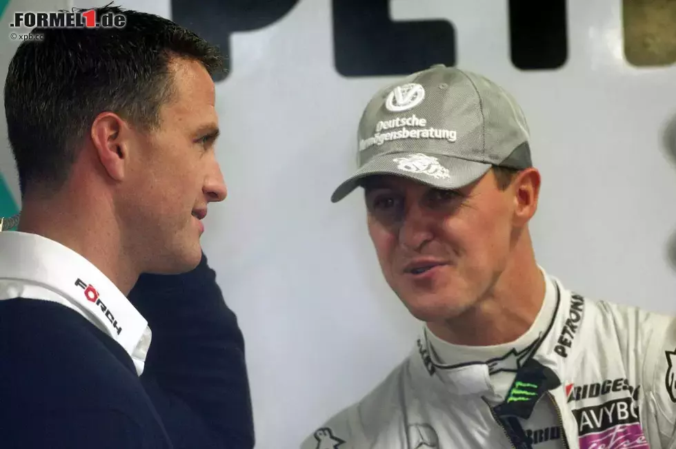 Foto zur News: Ralf Schumacher und Michael Schumacher (Mercedes)