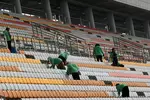 Foto zur News: Auf den Tribünen wird noch gearbeitet