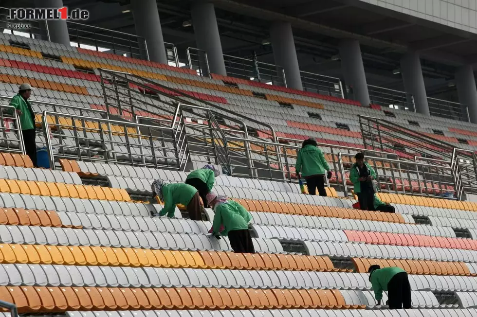 Foto zur News: Auf den Tribünen wird noch gearbeitet