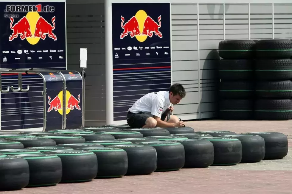 Foto zur News: Red-Bull-Bereich im Paddock