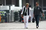 Foto zur News: Michael Schumacher (Mercedes) mit seiner Pressesprecherin Sabine Kehm