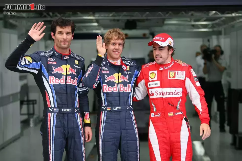 Foto zur News: Mark Webber (Red Bull), Sebastian Vettel (Red Bull) und Fernando Alonso (Ferrari)