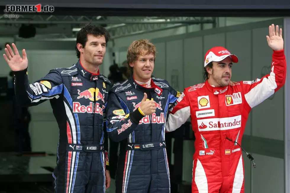 Foto zur News: Mark Webber (Red Bull), Sebastian Vettel (Red Bull) und Fernando Alonso (Ferrari)