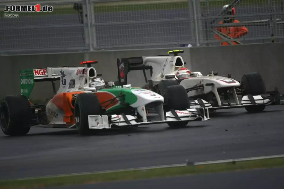 Foto zur News: Adrian Sutil (Force India) und Kamui Kobayashi (Sauber)