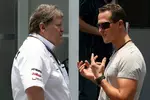 Foto zur News: Norbert Haug (Mercedes-Motorsportchef) und Michael Schumacher (Mercedes)