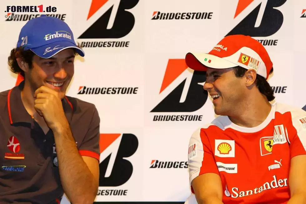 Foto zur News: Bruno Senna (HRT) und Felipe Massa (Ferrari)