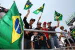 Foto zur News: Brasilianer unter sich: Lucas di Grassi (Virgin), Rubens Barrichello (Williams), Felipe Massa (Ferrari) und Bruno Senna (HRT)