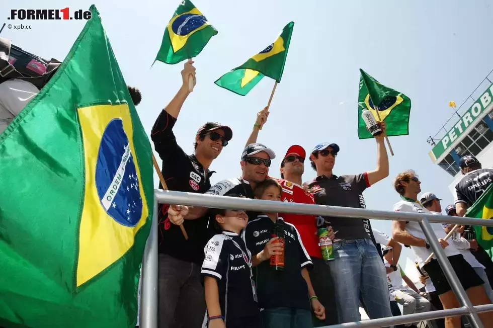 Foto zur News: Brasilianer unter sich: Lucas di Grassi (Virgin), Rubens Barrichello (Williams), Felipe Massa (Ferrari) und Bruno Senna (HRT)