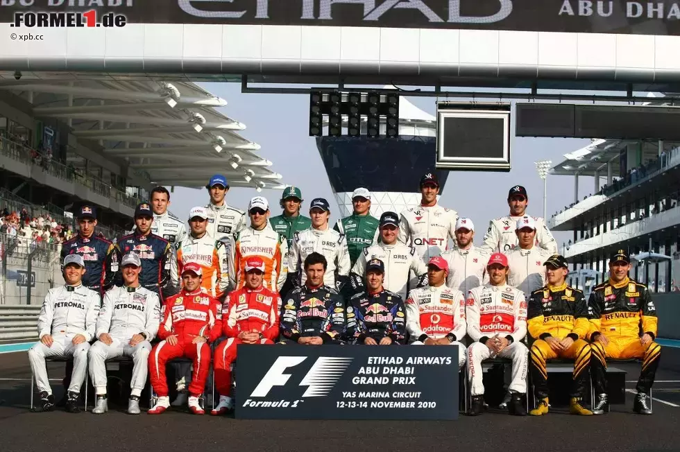 Foto zur News: Gruppenbild der Formel 1 zum Saisonabschluss