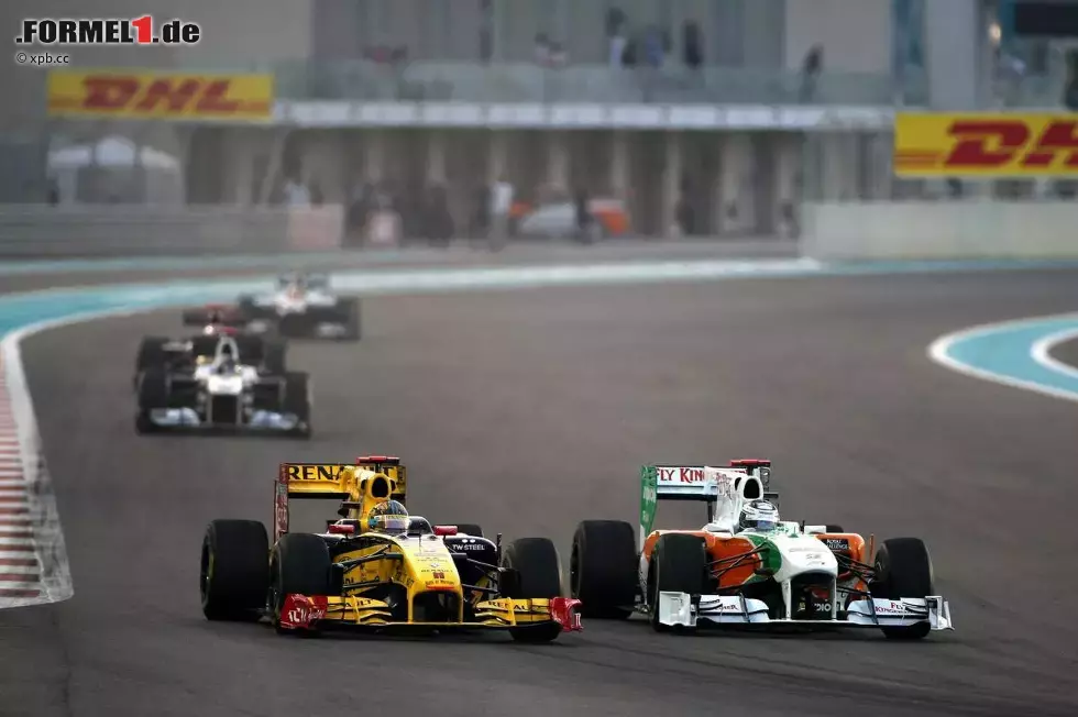 Foto zur News: Adrian Sutil (Force India) und Robert Kubica (Renault)