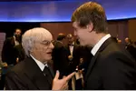 Foto zur News: Bernie Ecclestone (Formel-1-Chef) und Sebastian Vettel (Red Bull)