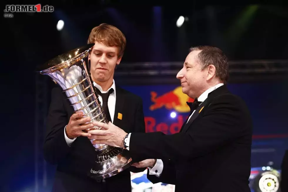 Foto zur News: Sebastian Vettel (Red Bull) und Jean Todt