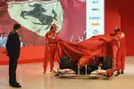 Foto zur News: Fernando Alonso (Ferrari) und Felipe Massa (Ferrari) enthüllen den Ferrari F150