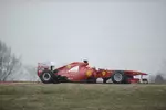 Foto zur News: Fernando Alonso beim Shakedown des Ferrari F150