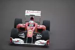 Foto zur News: Fernando Alonso beim Shakedown des Ferrari F150