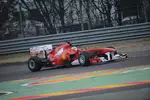 Foto zur News: Fernando Alonso beim Shakedown des Ferrari F150