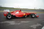 Foto zur News: Fernando Alonso beim Shakedown des Ferrari F150