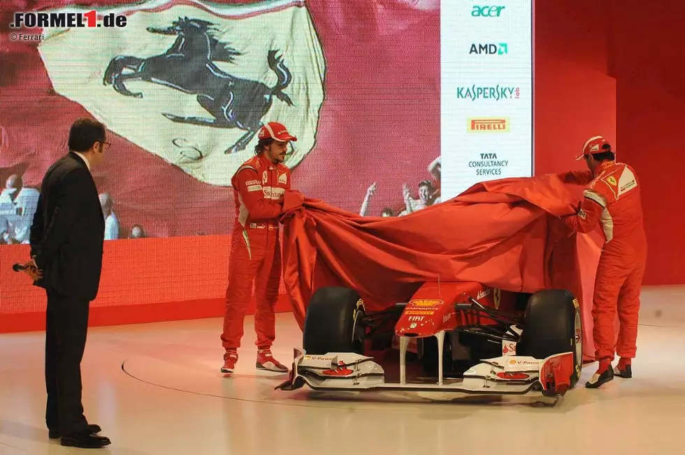 Foto zur News: Fernando Alonso (Ferrari) und Felipe Massa (Ferrari) enthüllen den Ferrari F150