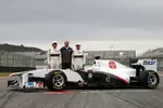 Foto zur News: Sergio Perez, Peter Sauber (Teamchef) Kamui Kobayashi (Sauber)