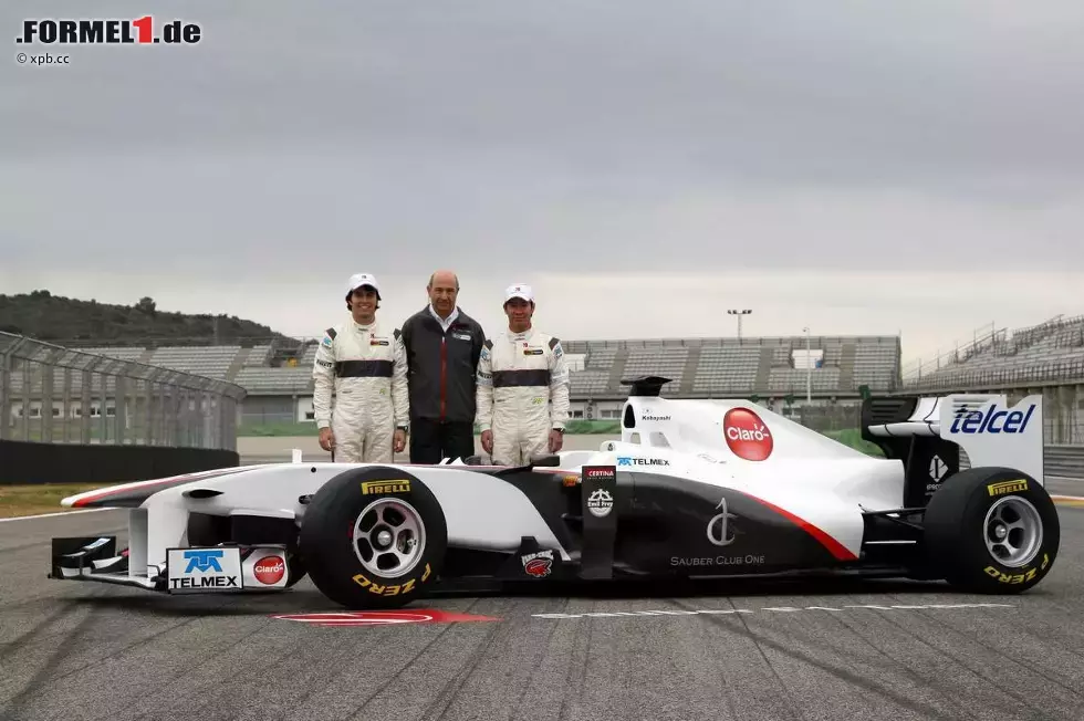 Foto zur News: Sergio Perez, Peter Sauber (Teamchef) Kamui Kobayashi (Sauber)