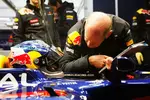 Foto zur News: Sebastian Vettel (Red Bull) mit Adrian Newey (Technischer Direktor)