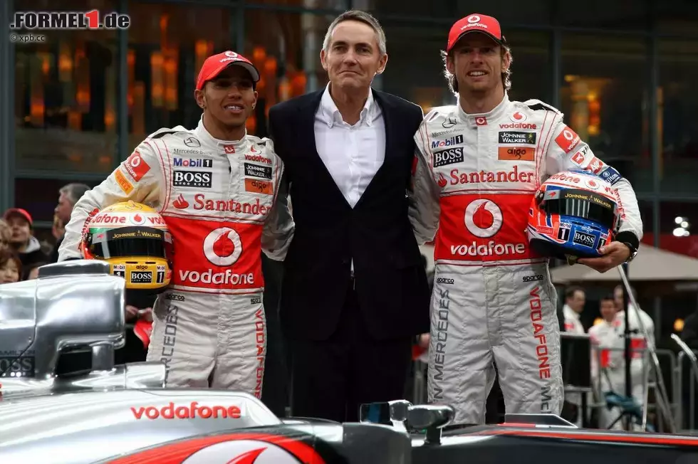 Foto zur News: Lewis Hamilton, Martin Whitmarsh (Teamchef) und Jenson Button (McLaren)