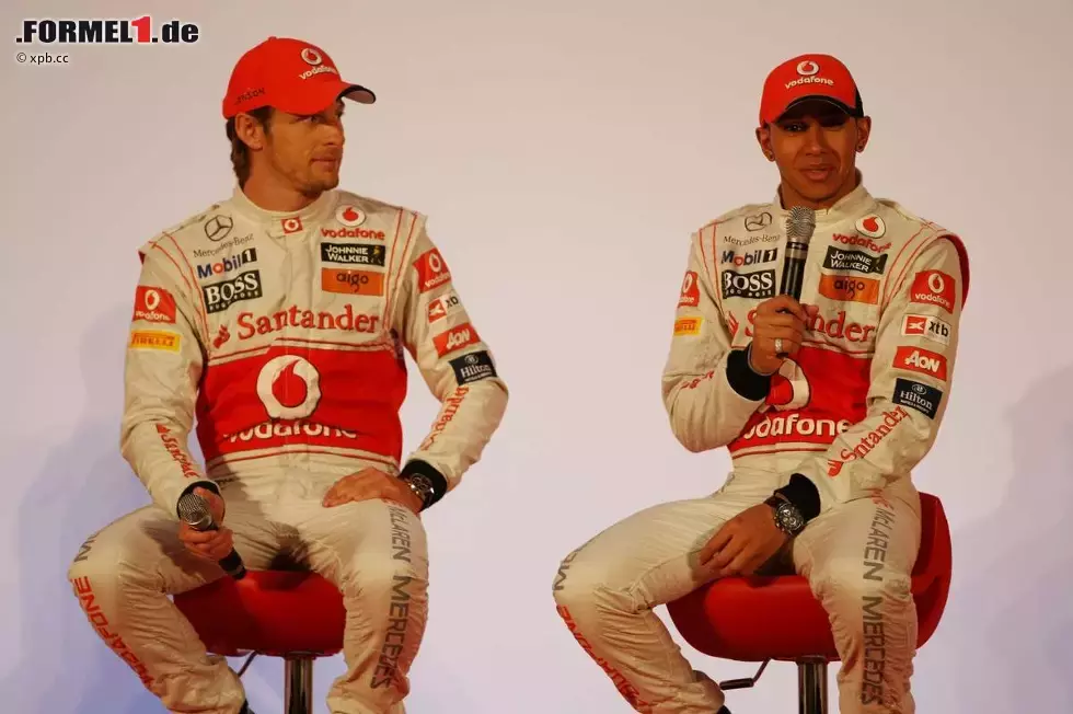 Foto zur News: Jenson Button und Lewis Hamilton (McLaren)