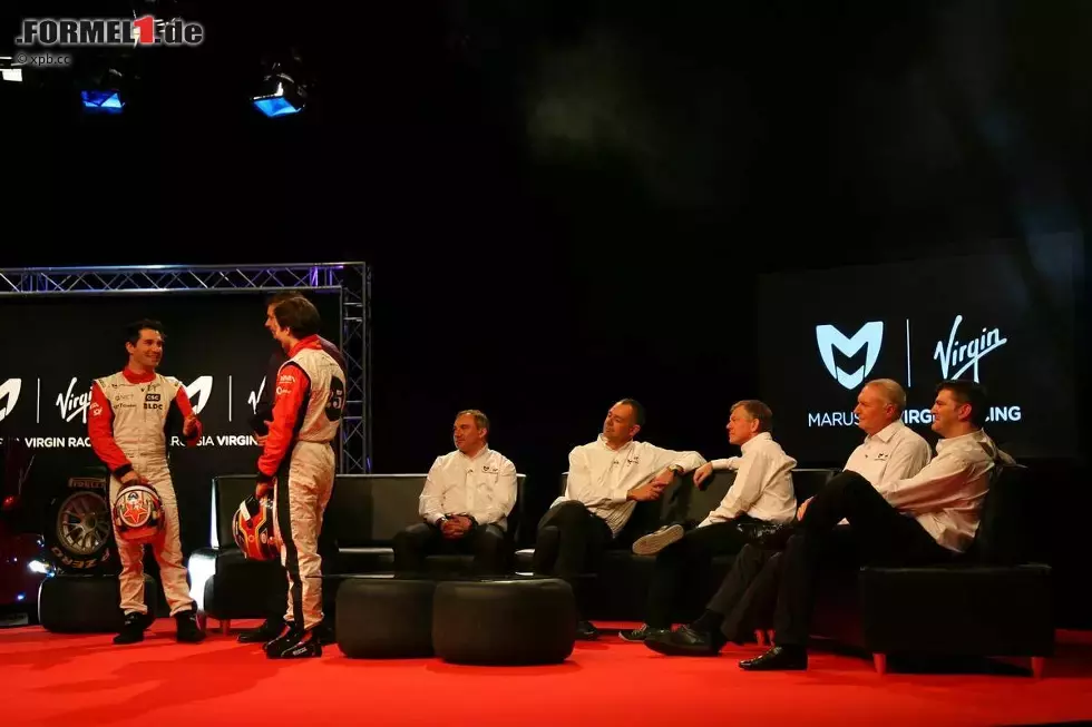 Foto zur News: Bühnr beim Launch des Marussia-Virgin-Cosworth MVR-02