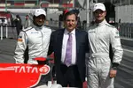 Foto zur News: Narain Karthikeyan (HRT), Jose Ramon Carabante (Teambesitzer) und Vitantonio Liuzzi (HRT)