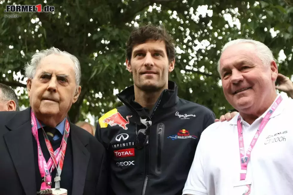 Foto zur News: Sir Jack Barabham, Mark Webber (Red Bull) und Alan Jones