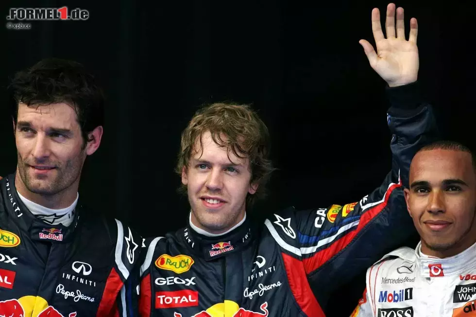 Foto zur News: Mark Webber (Red Bull), Sebastian Vettel (Red Bull) und Lewis Hamilton (McLaren)