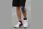 Foto zur News: Fernando Alonso (Ferrari) mit Kinesiotape am Knie