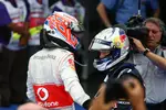 Foto zur News: Jenson Button (McLaren) und Sebastian Vettel (Red Bull)