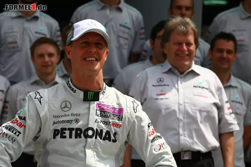 Foto zur News: Michael Schumacher (Mercedes) Norbert Haug (Mercedes-Motorsportchef)