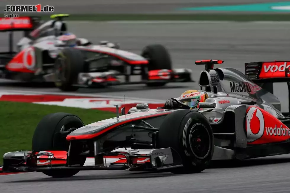 Foto zur News: Lewis Hamilton (McLaren) und Jenson Button (McLaren)