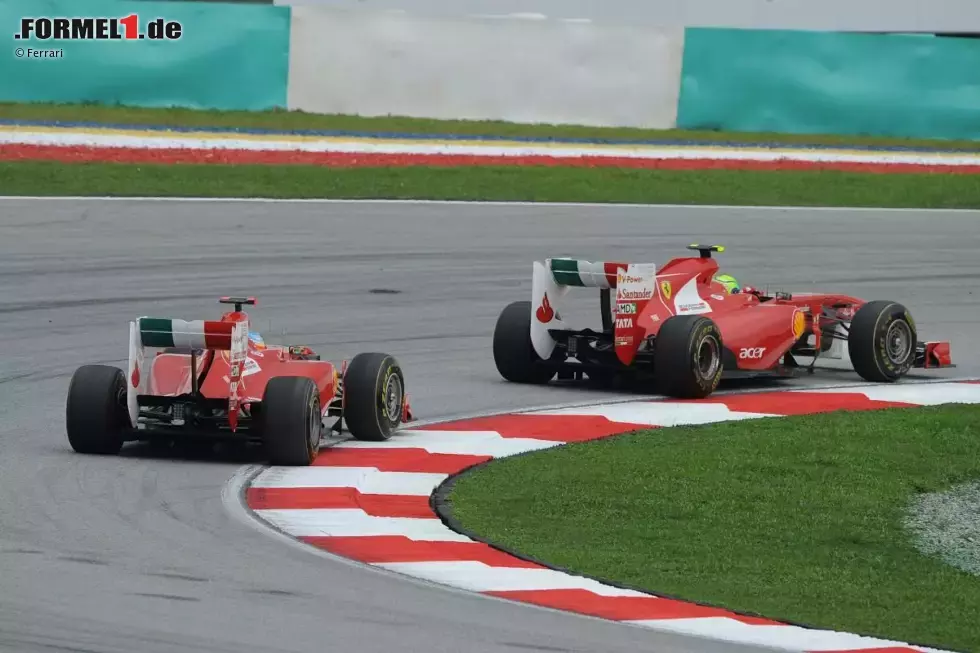 Foto zur News: Felipe Massa vor Fernando Alonso (Ferrari)