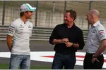 Foto zur News: Nico Rosberg (Mercedes) mit Martin Brundle und Jock Clear