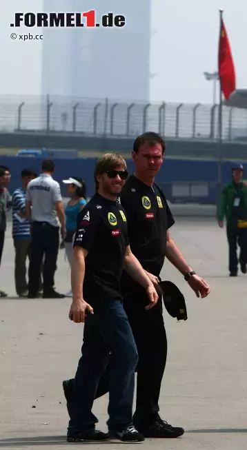 Foto zur News: Nick Heidfeld und Alan Permane (Renault)