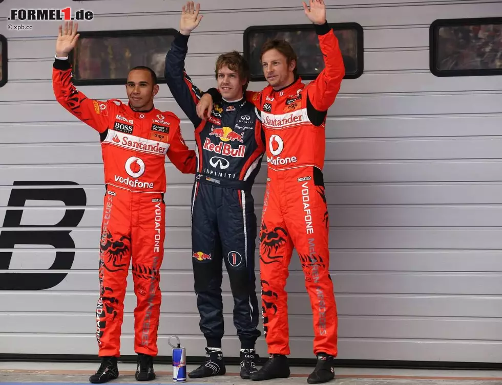 Foto zur News: Lewis Hamilton (McLaren), Sebastian Vettel (Red Bull) und Jenson Button (McLaren)