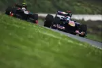 Foto zur News: Sebastien Buemi (Toro Rosso) vor Witali Petrow (Renault)