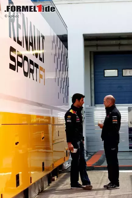 Foto zur News: Mark Webber (Red Bull) und Adrian Newey (Technischer Direktor)