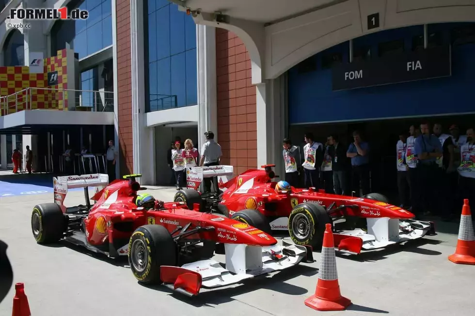 Foto zur News: Felipe Massa und Fernando Alonso (Ferrari)